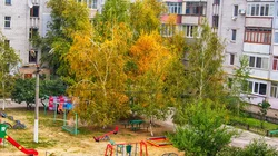 Фото из окна квартиры во двор