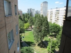 Mənzilin pəncərəsindən həyətə qədər şəkil