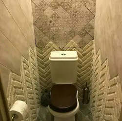 Bir mənzil fotoşəkilində tualet üçün dekorativ gips