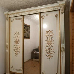 Qirg'izistondagi koridor mebellari fotosurati
