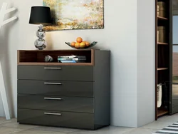 Photo of a narrow chest of drawers in the bedroom