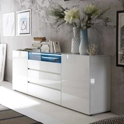 Photo of a narrow chest of drawers in the bedroom