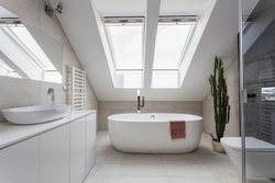 Photo bathtub sloping