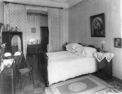 Photos of antique bedrooms