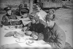 Ас үйдегі соғыс фотосы