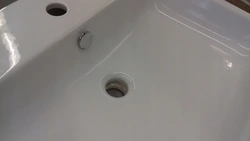 Акси сӯрох дар ванна