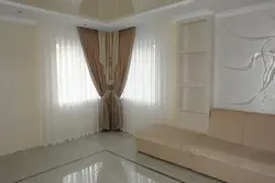 Гасцёўня кутнімі шторамі фота