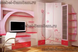 Балалар жатын бөлмесінің гардеробының фотосуреті