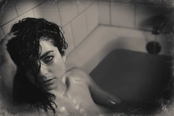 Photo in the bath bw
