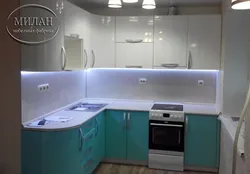 Металл жылтыр ас үйдің суреті