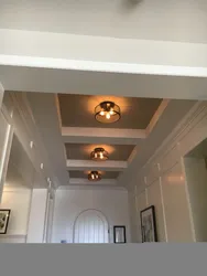 Şüaları olan koridorun fotoşəkili