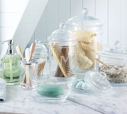 Photo of dishes in the bathroom
