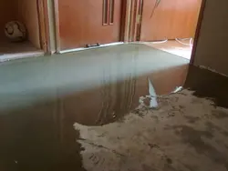 Screed in the bathroom photo