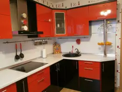 Кухня кутом фота чырвоная
