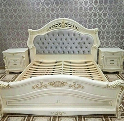 Кассандраның жатын бөлмесінің суреті