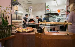 Pizzacı mətbəxinin fotoşəkili
