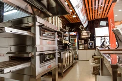 Pizzacı mətbəxinin fotoşəkili