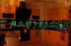 Neon mətbəxin fotoşəkili