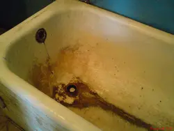 Photo of a rusty bathtub