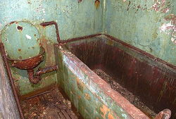 Photo Of A Rusty Bathtub