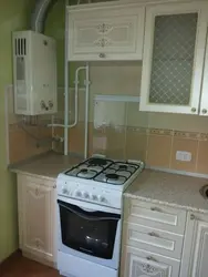 Дызайн маленькай кухні з газавай трубой