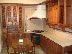 Kitchen Design With Hood In The Corner