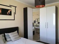 Bedroom design with door in corner