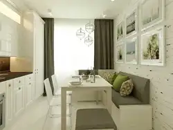 Balkon qapısı və divan ilə mətbəx dizaynı