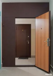 Фота адчыненых дзвярэй кватэры