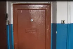 Фото старых дверей квартиры
