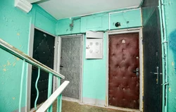 Фото старых дверей квартиры