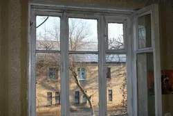 Пәтердегі ескі терезелердің фотосы