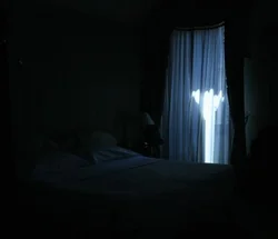 Kvartirada tungi xonaning fotosurati