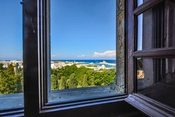 Тирезаи кушода дар сурати квартира