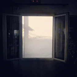 Открытое окно в квартире фото
