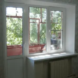 Xruşşovdakı bir mənzildə pəncərələrin fotoşəkili