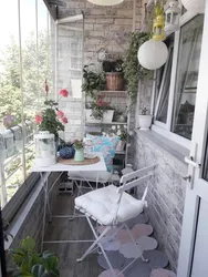 Bir mənzildə Provence üslubunda balkon