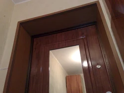 Eshikka qo'shimchalar, kvartiraning yonidan kirish fotosuratlari