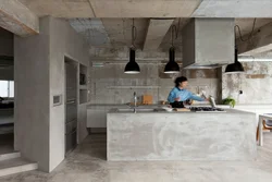 Oshxonaning ichki qismidagi loft beton