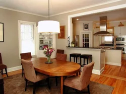 Kitchen design with entrance in the middle