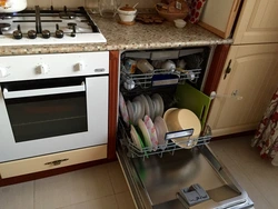 Sobanın yaxınlığında soba mətbəx dizaynı