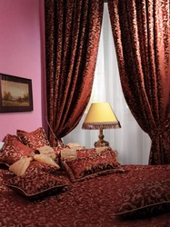 Design of burgundy curtains for the bedroom