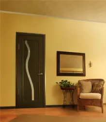 Doors and plinth in the interior of the apartment