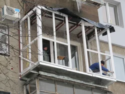 Loggia quraşdırılmasının fotoşəkili