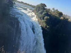 Кухня водопад фото