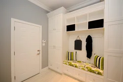 Photo hallway white built-in