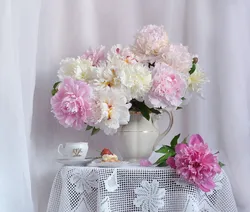 Oshxonadagi peonies fotosurati