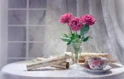 Фото одной розы на кухне