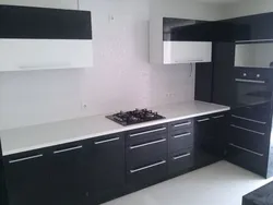 Qara üst fotoşəkili olan mətbəxlər