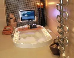 Jacuzzi дар ҳаммом ҳама аксҳо